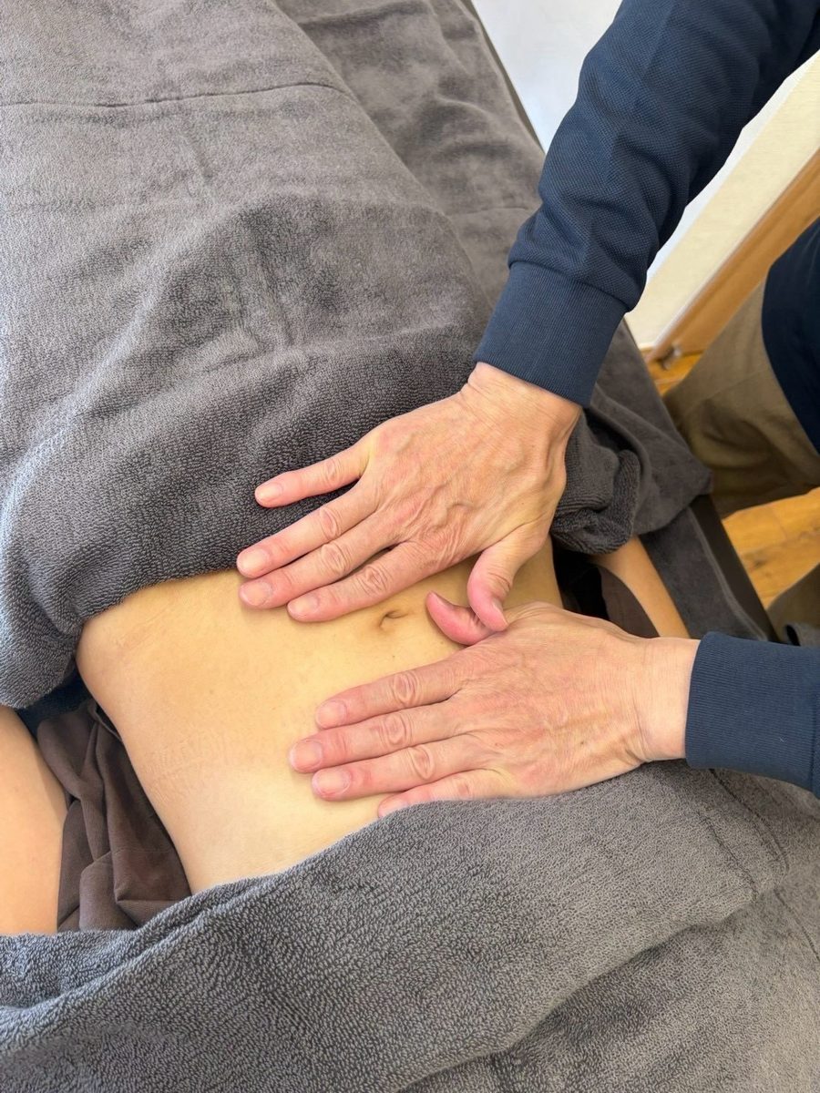身体全体を診ながら行う施術