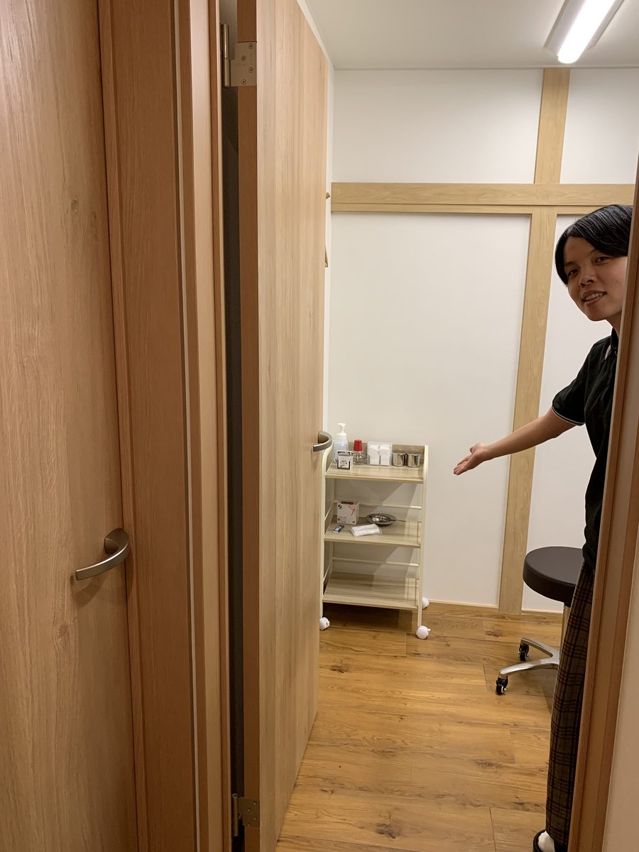 スタッフが案内する個室